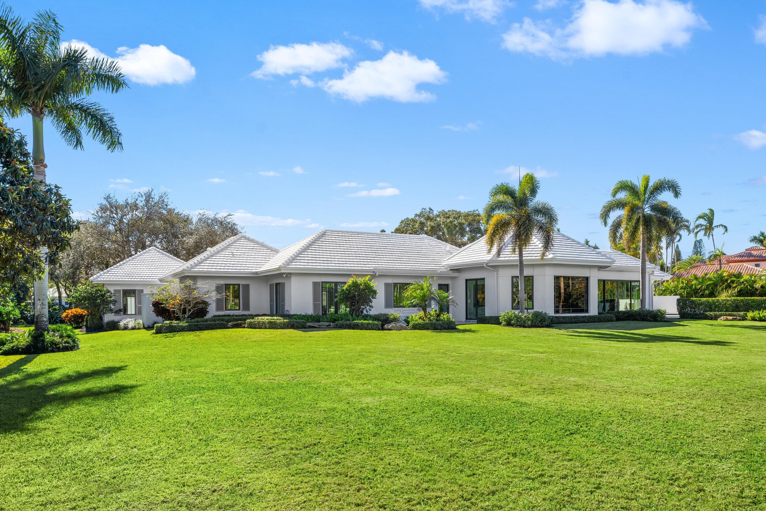 39 Country Road South Boynton Beach, FL 33436 - Photo 43 of 55 a front view of a house with a yard