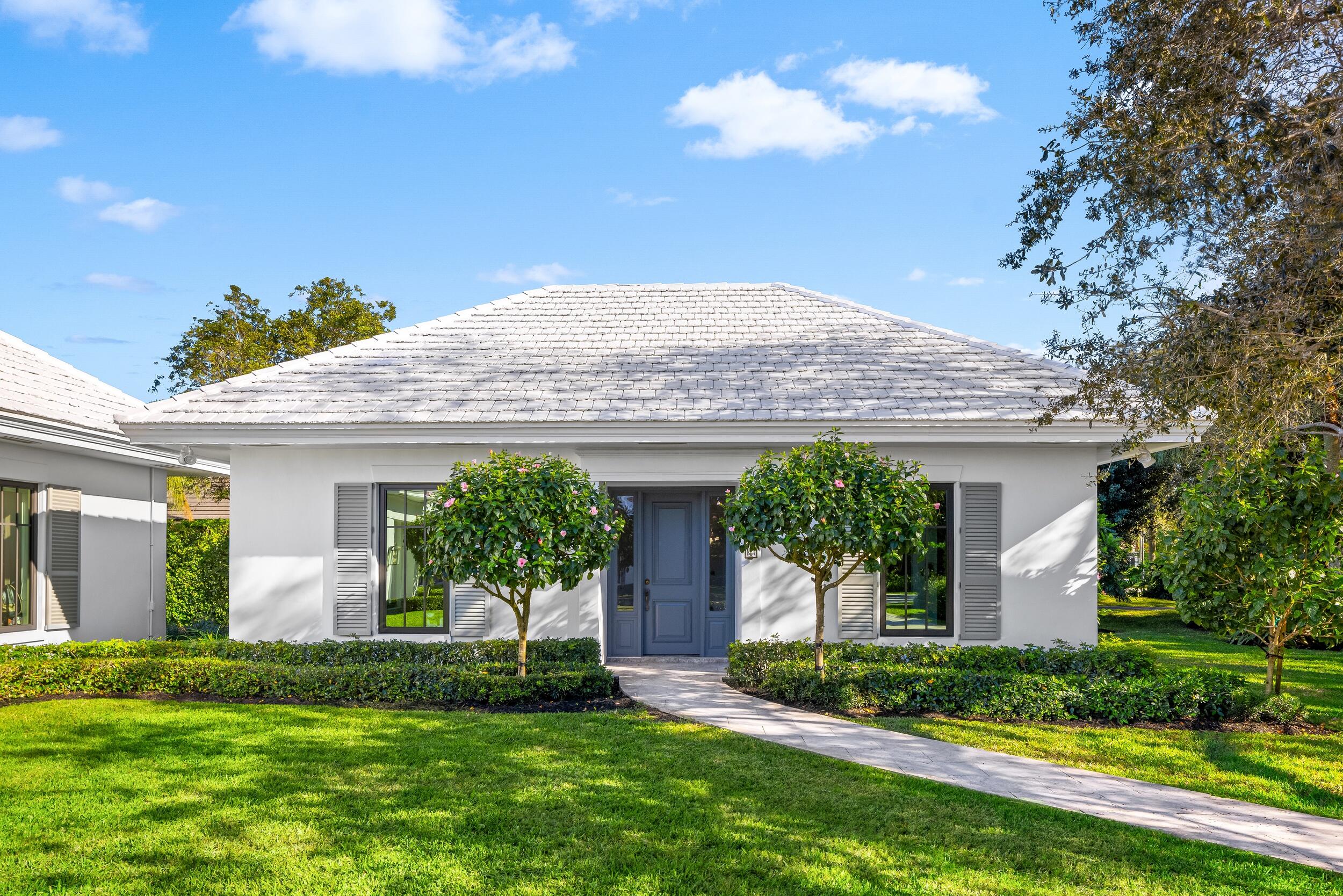 39 Country Road South Boynton Beach, FL 33436 - Photo 46 of 55 a front view of house with yard