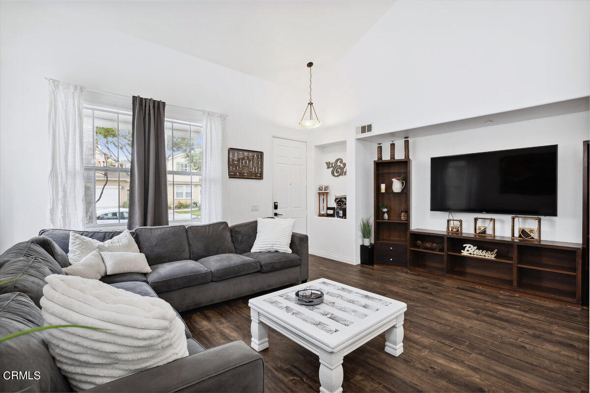 1422 Sonata Drive Oxnard, CA 93030 - Photo 11 of 26 014_cjp_0611_681