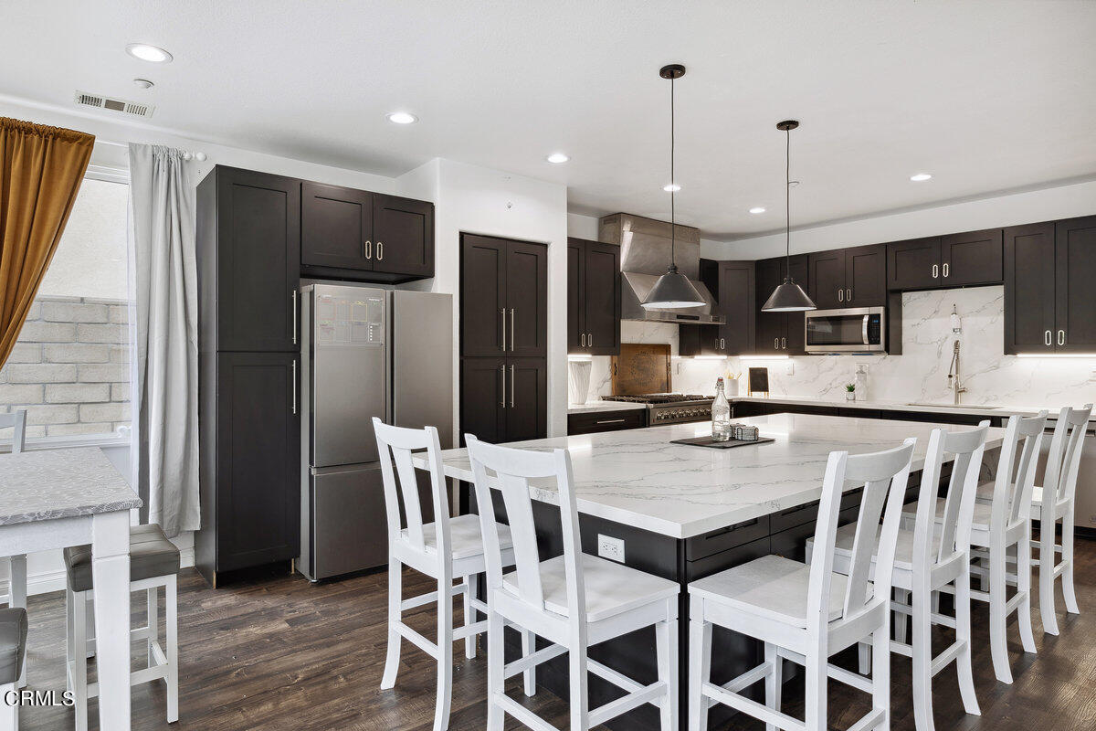 1422 Sonata Drive Oxnard, CA 93030 - Photo 4 of 26 017_cjp_0626_589