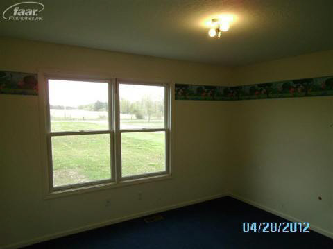11172 East Richfield Road Davison, MI 48423 - Photo 6 of 9 20211612-5.JPG