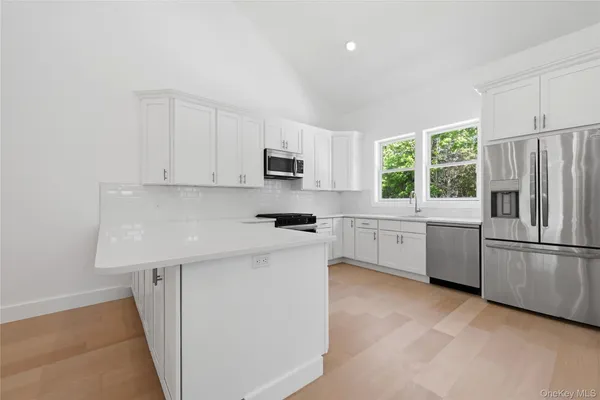 $1,150,000 | 19 Montauk Highway, Unit 7, Westhampton, NY 11977