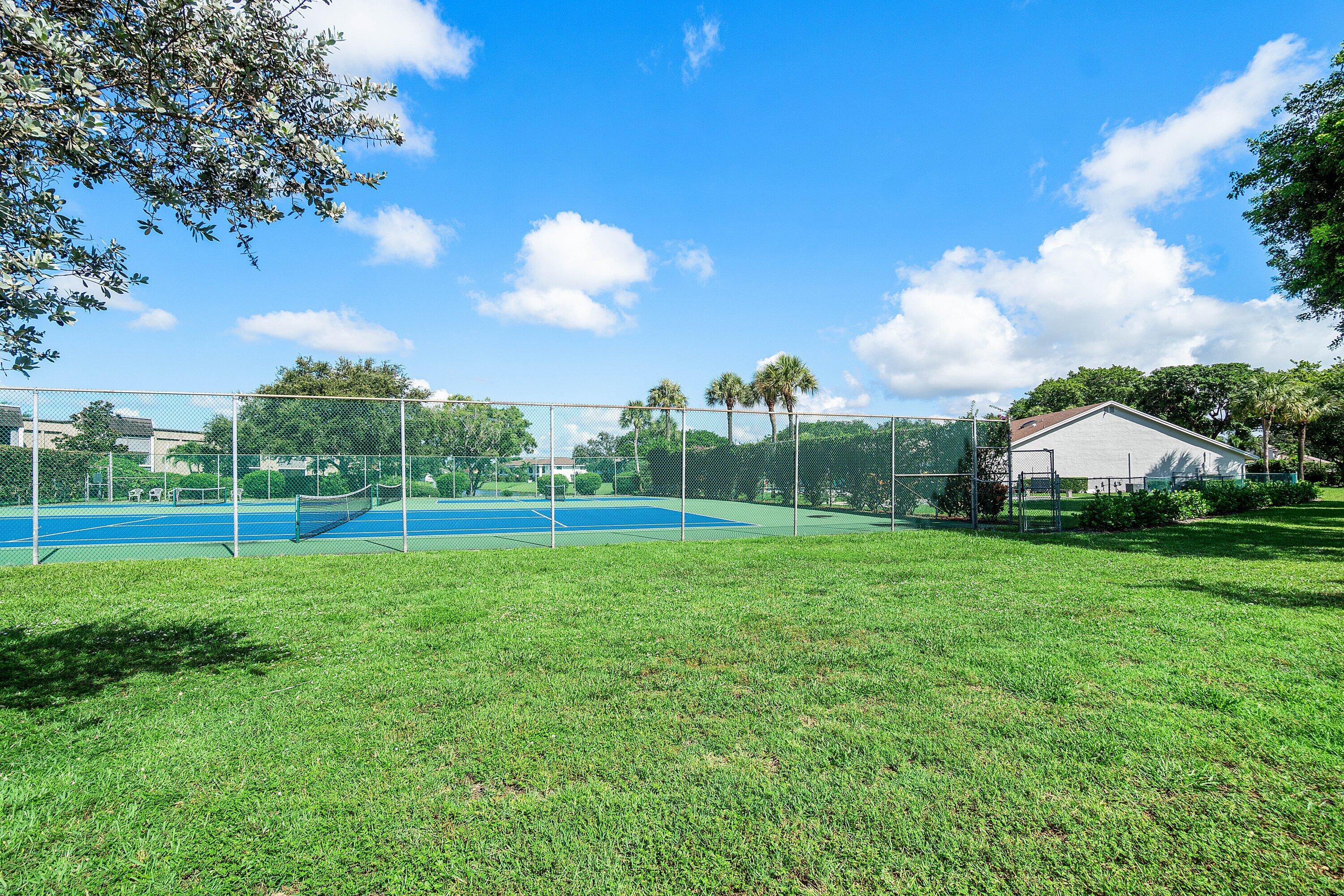 732 Lago Road Delray Beach, FL 33445 - Photo 39 of 42 Recently refubished Courts