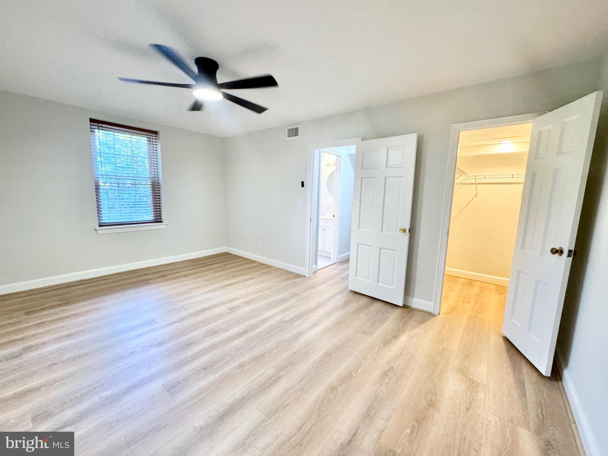 22 South Old Glebe Road, Unit 106D Arlington, VA 22204 - Photo 16 of 19 Spacious, light-filled room with modern flair.