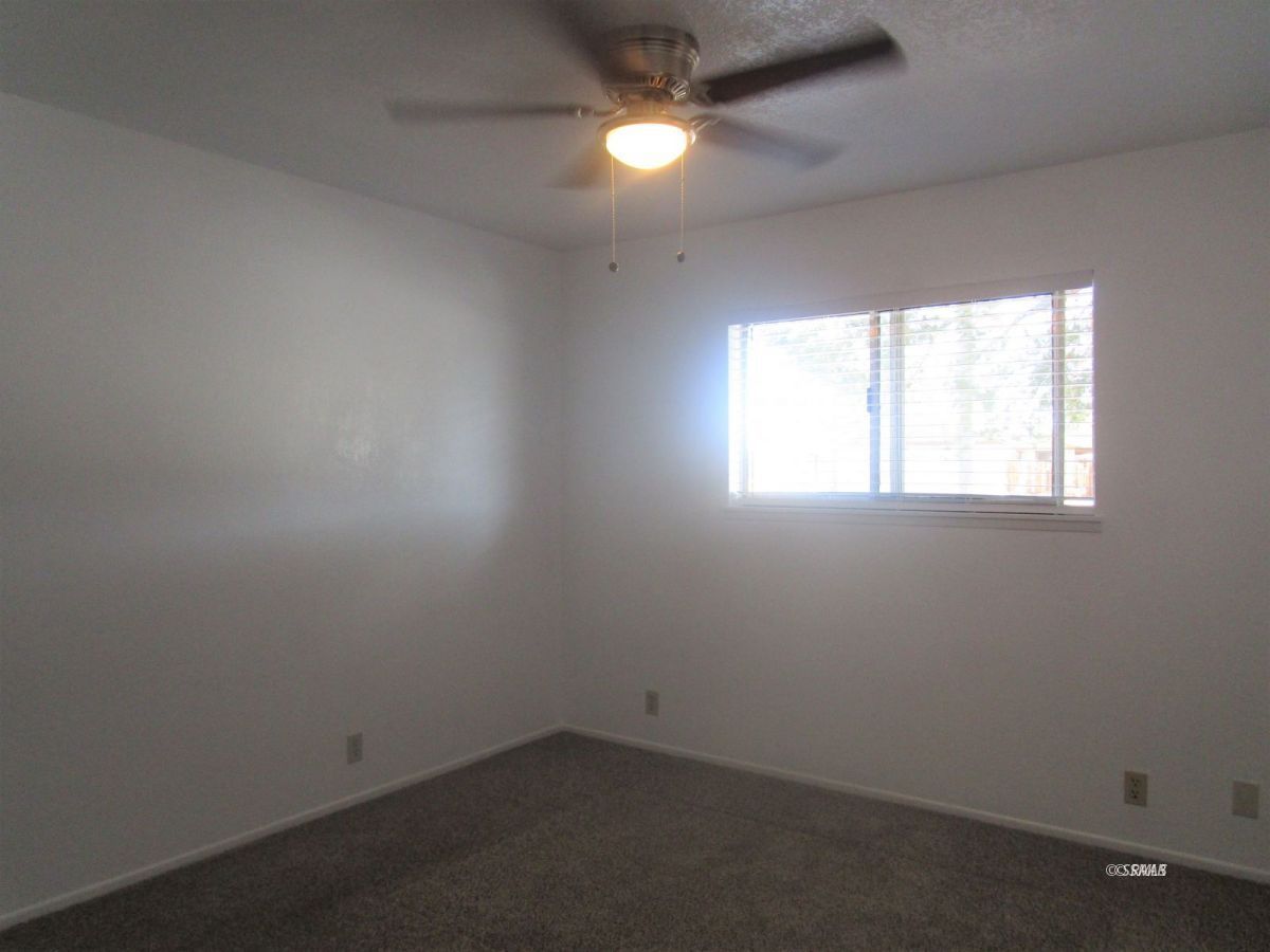 127 South Gateway Boulevard Ridgecrest, CA 93555 - Photo 6 of 13 an empty room with a window