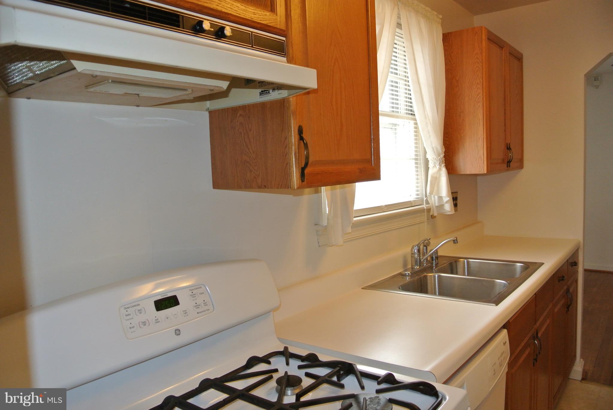 6110 Buckler Road Clinton, MD 20735 - Photo 15 of 30 Kitchen