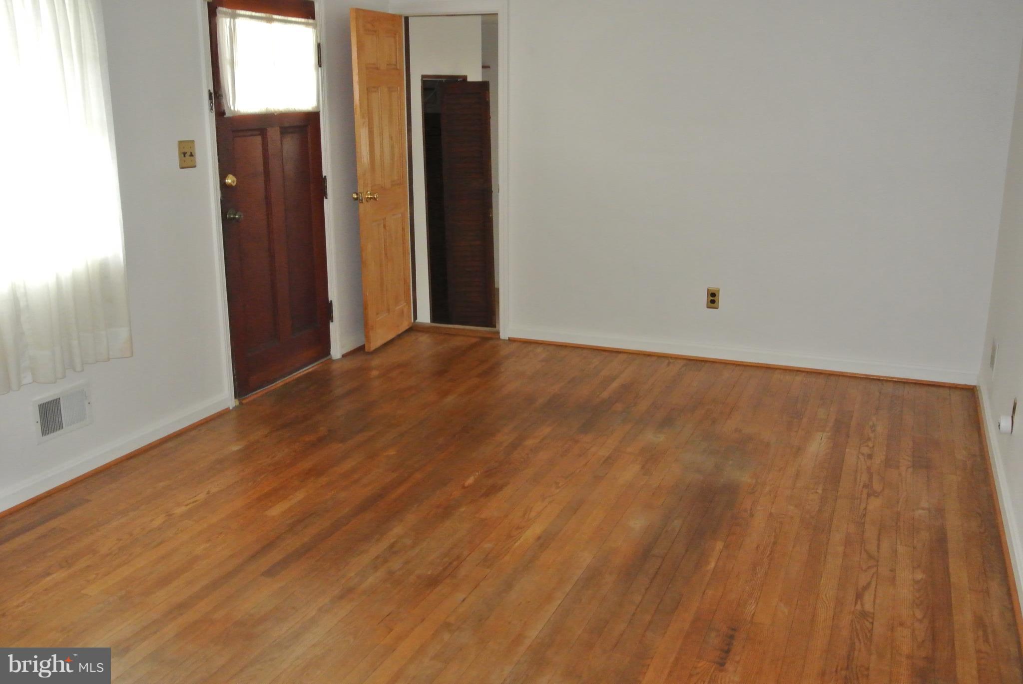 6110 Buckler Road Clinton, MD 20735 - Photo 7 of 30 Living Room