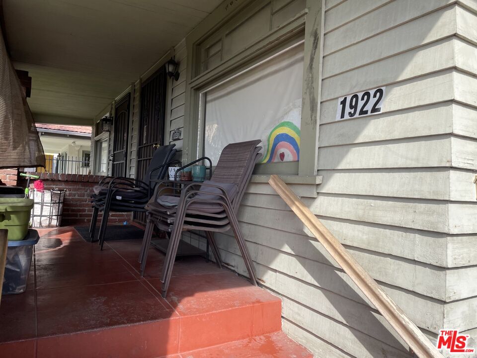 1920 South Rimpau Boulevard Los Angeles, CA 90016 - Photo 14 of 25 a view of entryway and hall