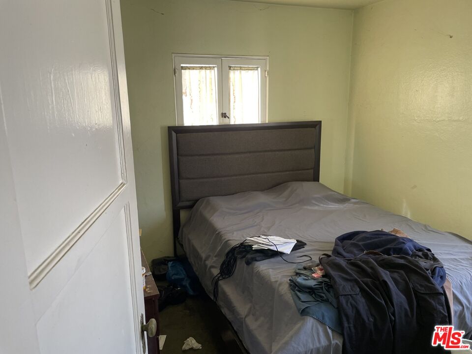1920 South Rimpau Boulevard Los Angeles, CA 90016 - Photo 19 of 25 a bedroom with a bed and a window