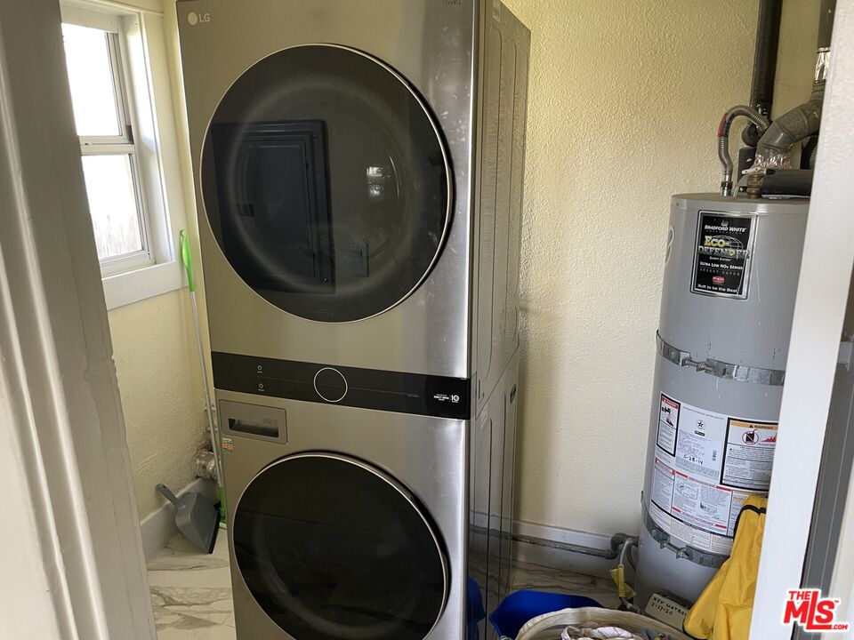 1920 South Rimpau Boulevard Los Angeles, CA 90016 - Photo 7 of 25 a close view of a utility room with dryer and washer