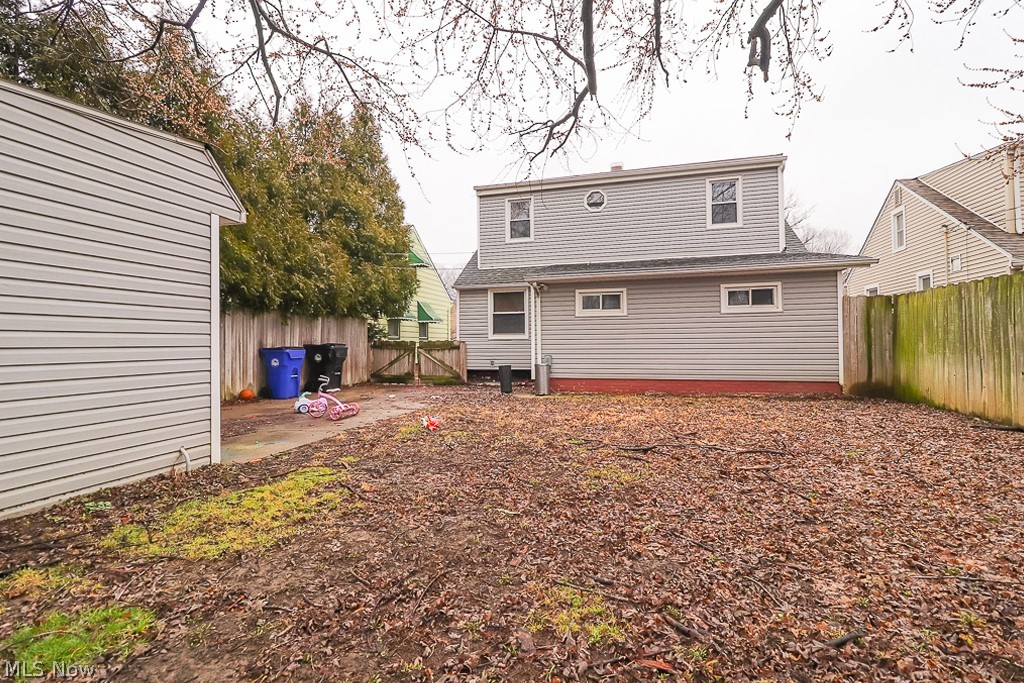 4326 Redding Road Cleveland, OH 44109 - Photo 4 of 33