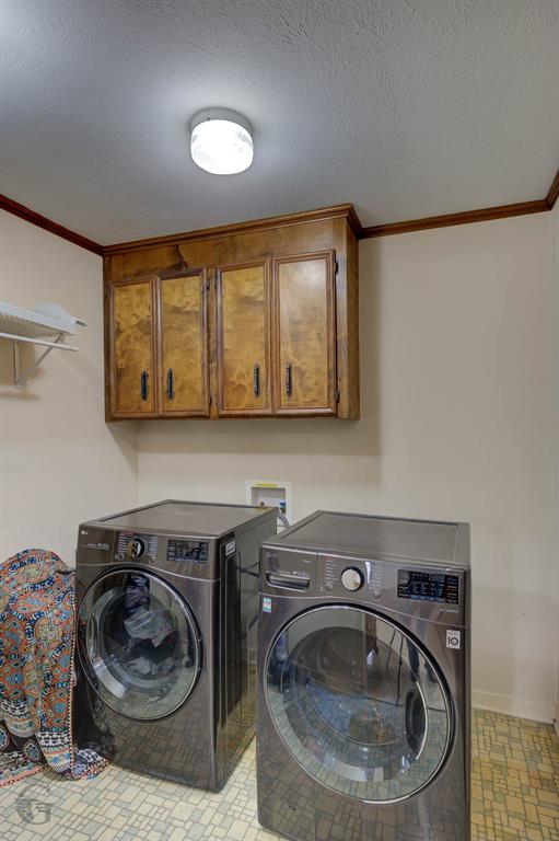 5516 Hickory Ridge Drive Bossier City, LA 71111 - Photo 12 of 33 a utility room with sink dryer and washer