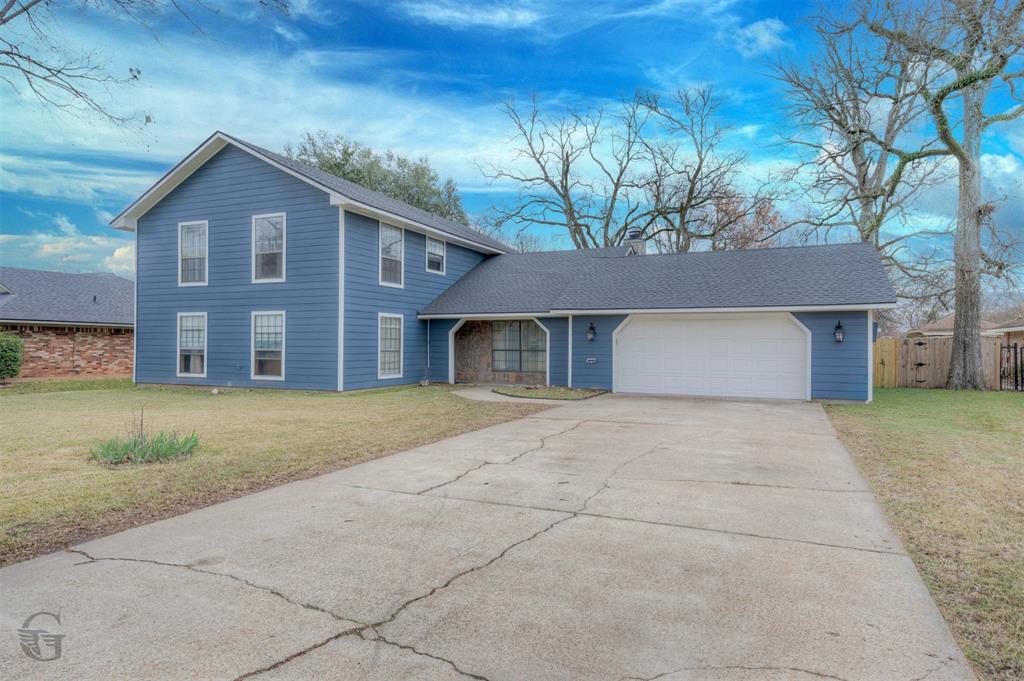 5516 Hickory Ridge Drive Bossier City, LA 71111 - Photo 2 of 33 a front view of a house with a yard and garage