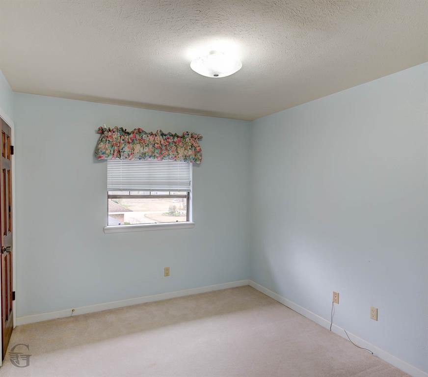 5516 Hickory Ridge Drive Bossier City, LA 71111 - Photo 23 of 33 an empty room with a window