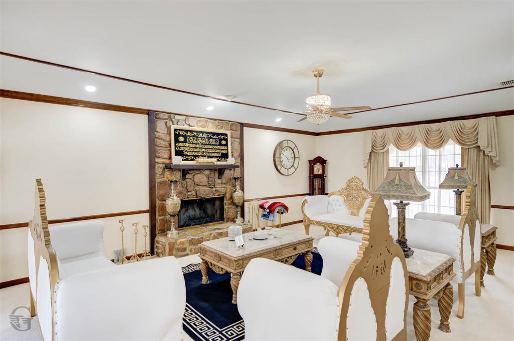 5516 Hickory Ridge Drive Bossier City, LA 71111 - Photo 6 of 33 a living room with furniture and a large window