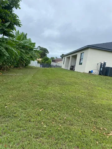 a house view with garden space