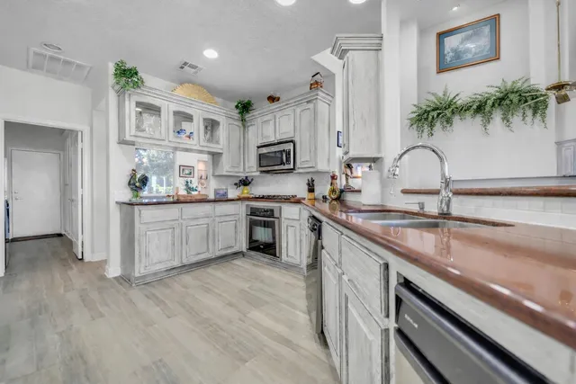 $1,750,000 | 16314 Hunters Circle, Montgomery, TX 77356