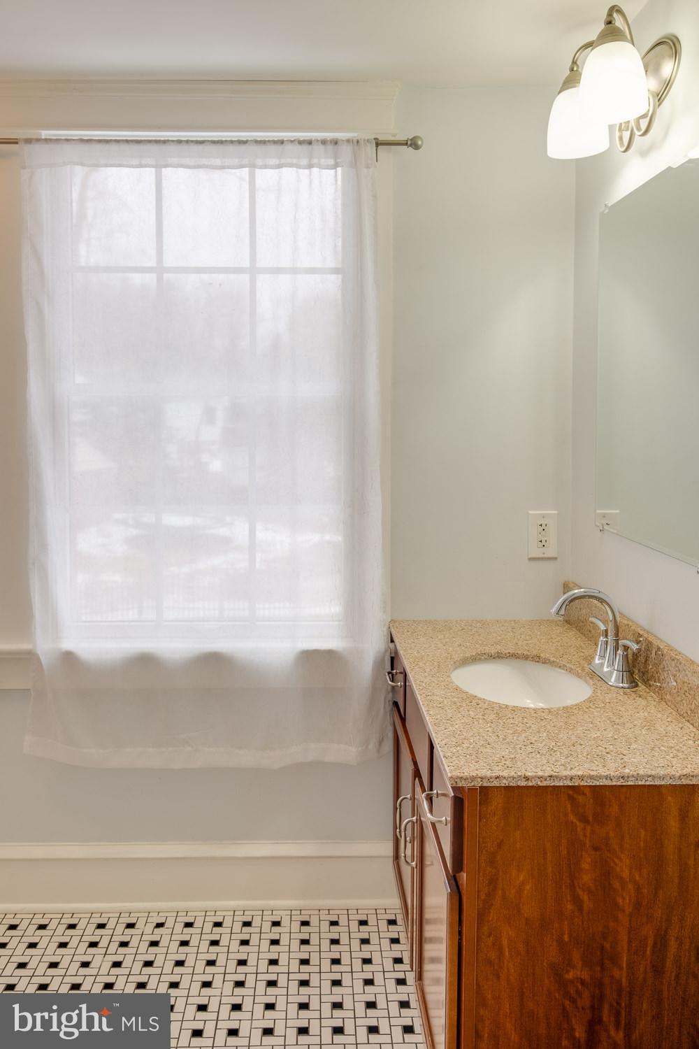 600 North Chester Road Swarthmore, PA 19081 - Photo 28 of 39 3rd Floor Full Hall Bath