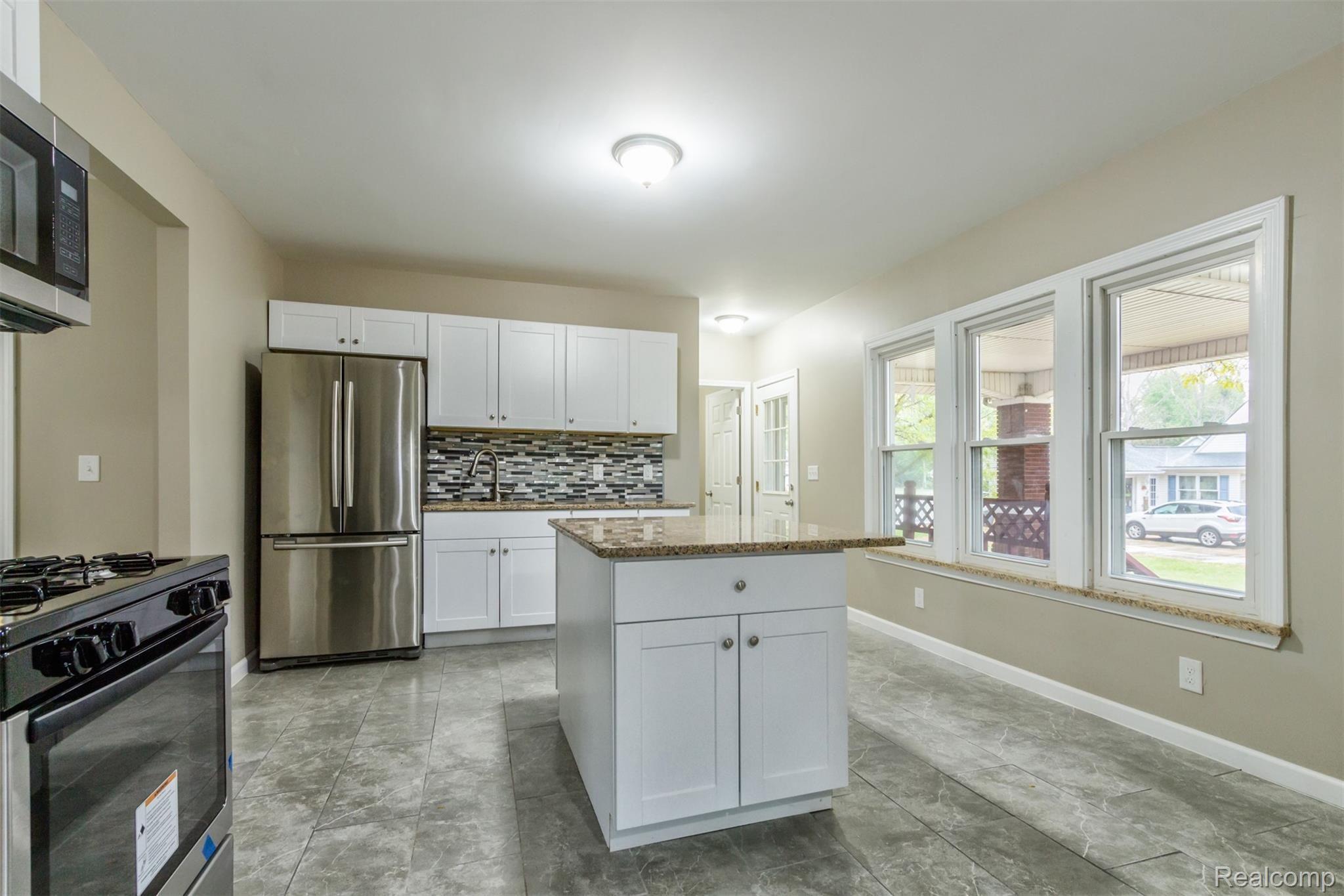 26403 Inkster Road Flat Rock, MI 48134 - Photo 9 of 41 09.jpg