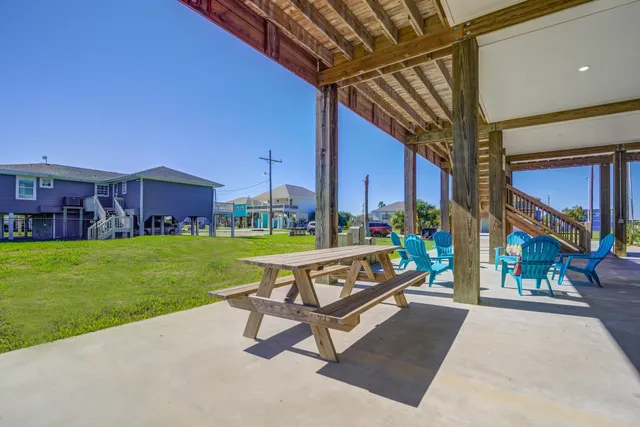 $515,000 | 978 Surfview Crystal Beach, Crystal Beach, TX 77650