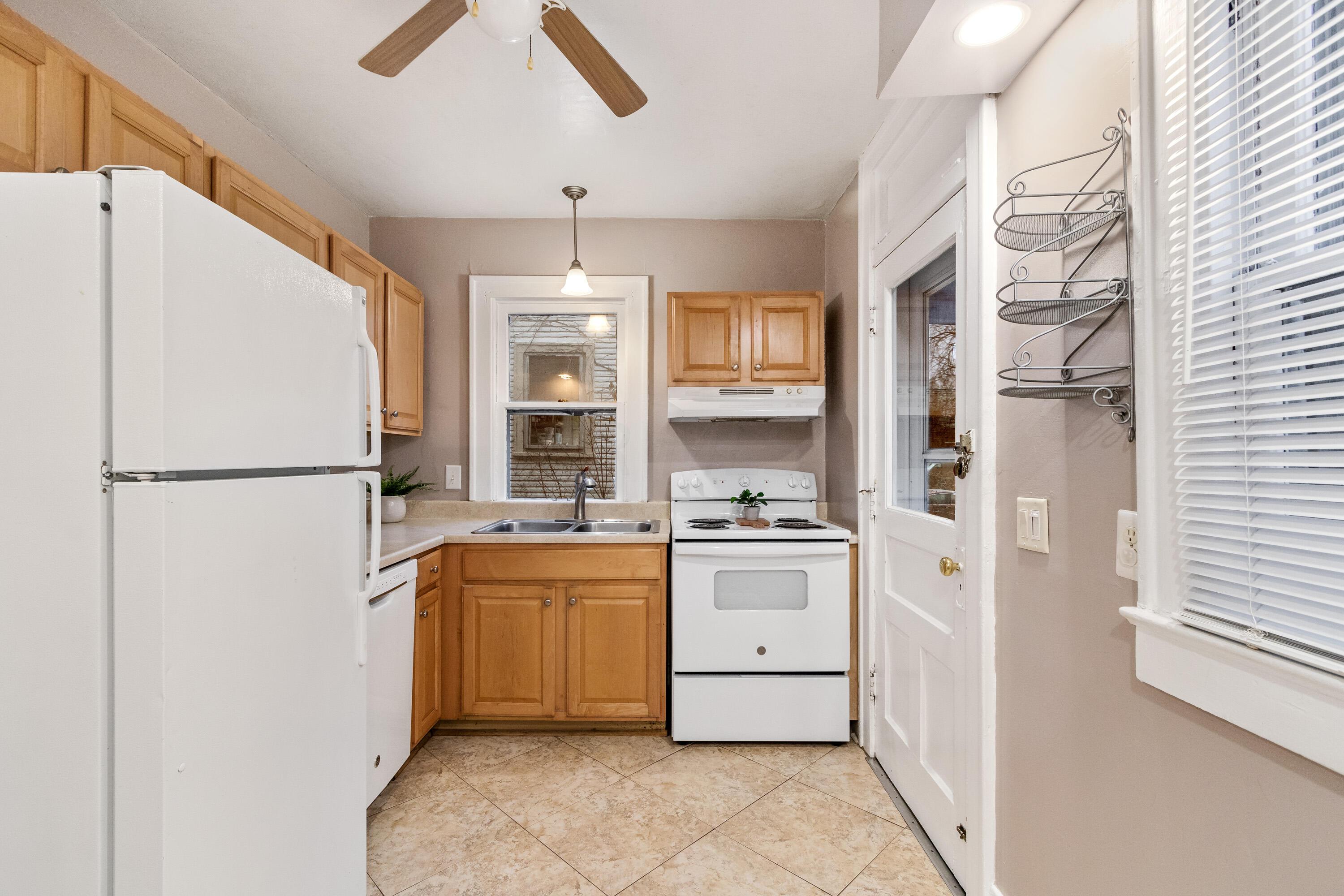 187-189 West Pacemont Road Columbus, OH 43202 - Photo 12 of 24 Kitchen