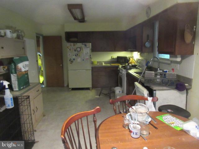 6817 Weymouth Road Mays Landing, NJ 08330 - Photo 5 of 16 Kitchen