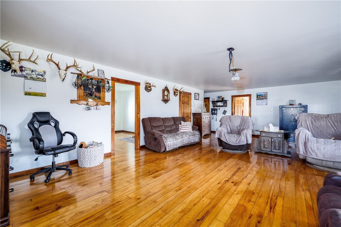 11596 Purdy Road Fillmore, NY 14735 - Photo 14 of 50 Living room