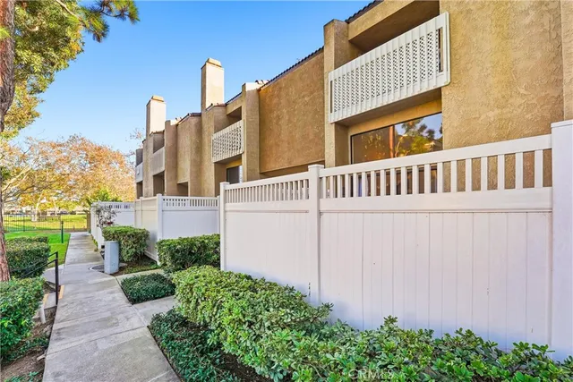 a view of a building with backyard and garden