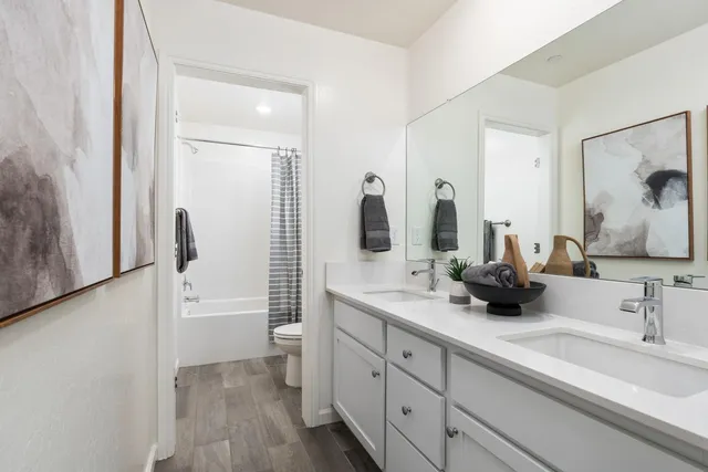 $399,990 | 6535 East Cresthaven Drive, Fresno, CA 93727