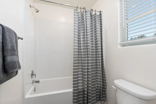 $399,990 | 6535 East Cresthaven Drive, Fresno, CA 93727