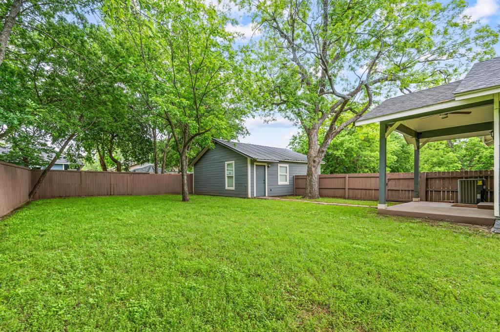 800 North Clements Street Gainesville, TX 76240 - Photo 25 of 27 a view of a house with a backyard and a backyard