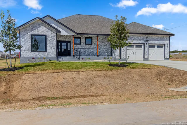 $525,000 | 16923 Rancho Escondido, Atascosa, TX 78002