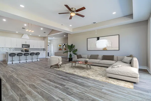 $460,000 | 16923 Rancho Escondido, Atascosa, TX 78002