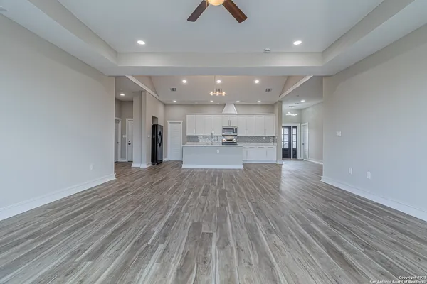 $460,000 | 16923 Rancho Escondido, Atascosa, TX 78002