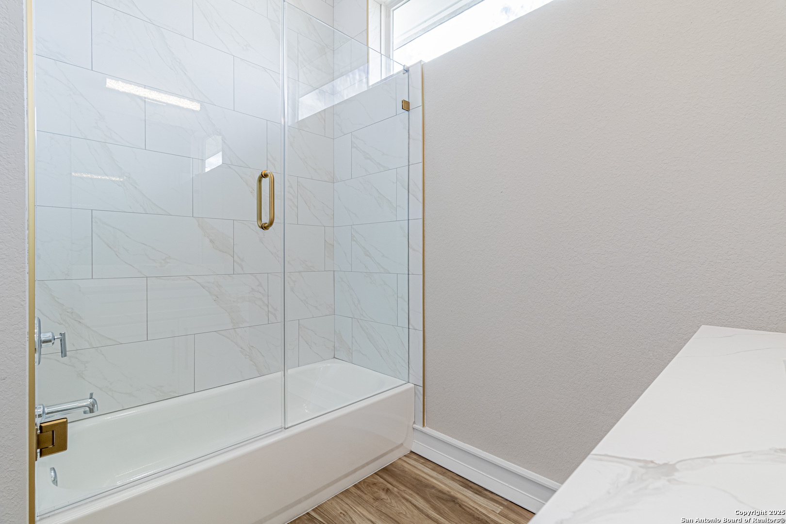 16923 Rancho Escondido Atascosa, TX 78002 - Photo 24 of 35 a bathroom with a bathtub