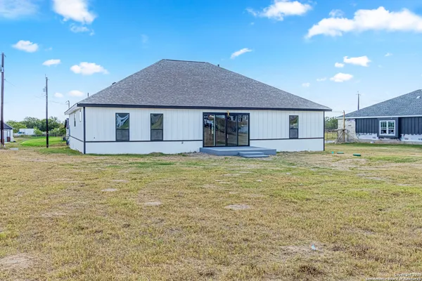 $460,000 | 16923 Rancho Escondido, Atascosa, TX 78002