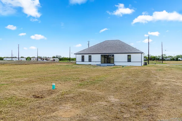 $460,000 | 16923 Rancho Escondido, Atascosa, TX 78002