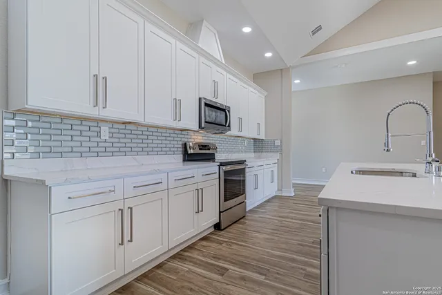 $525,000 | 16923 Rancho Escondido, Atascosa, TX 78002