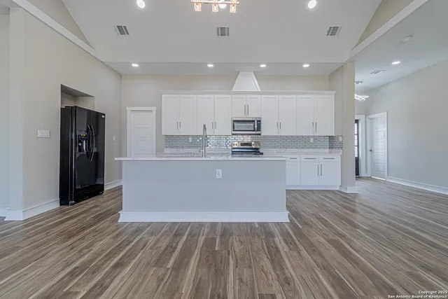 $525,000 | 16923 Rancho Escondido, Atascosa, TX 78002