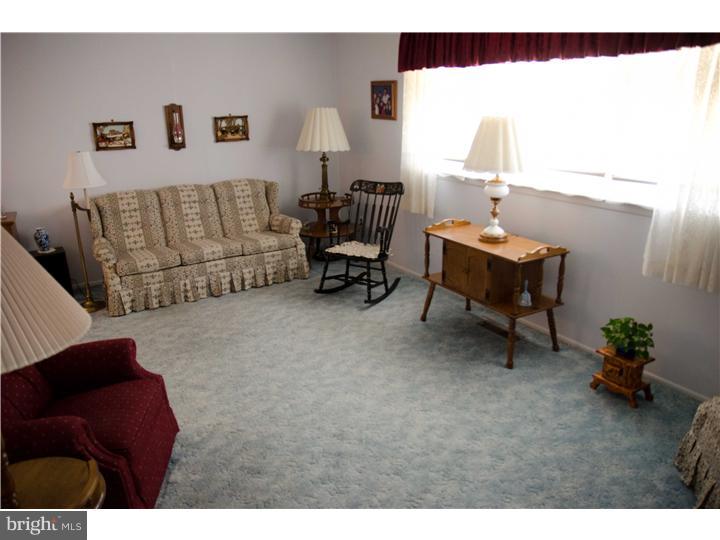 15148 Carter Road Philadelphia, PA 19116 - Photo 4 of 19 Gallery Image 4
