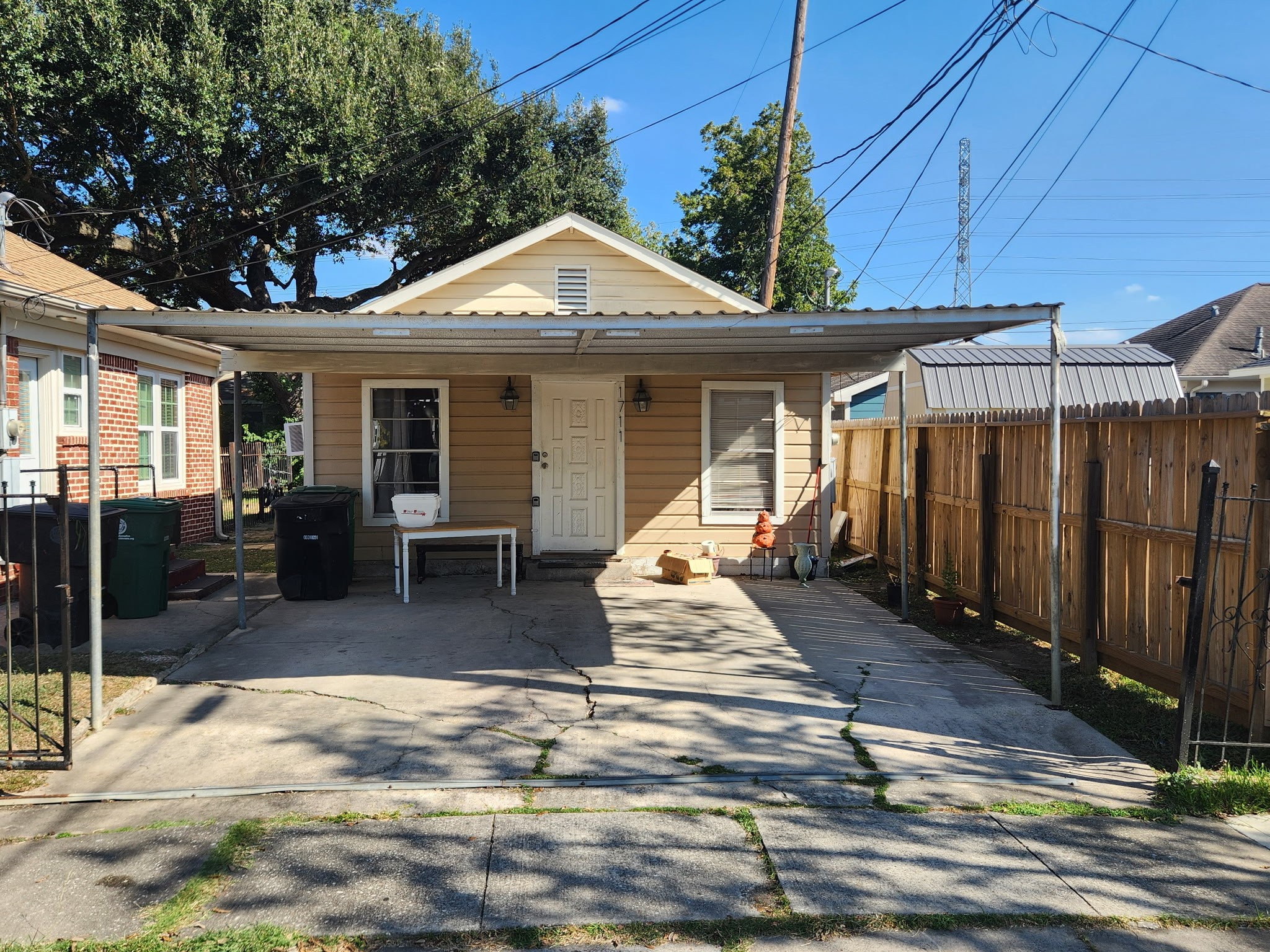 5302 Lindsay Street Houston, TX 77023 - Photo 18 of 37 a front view of a house with a yard