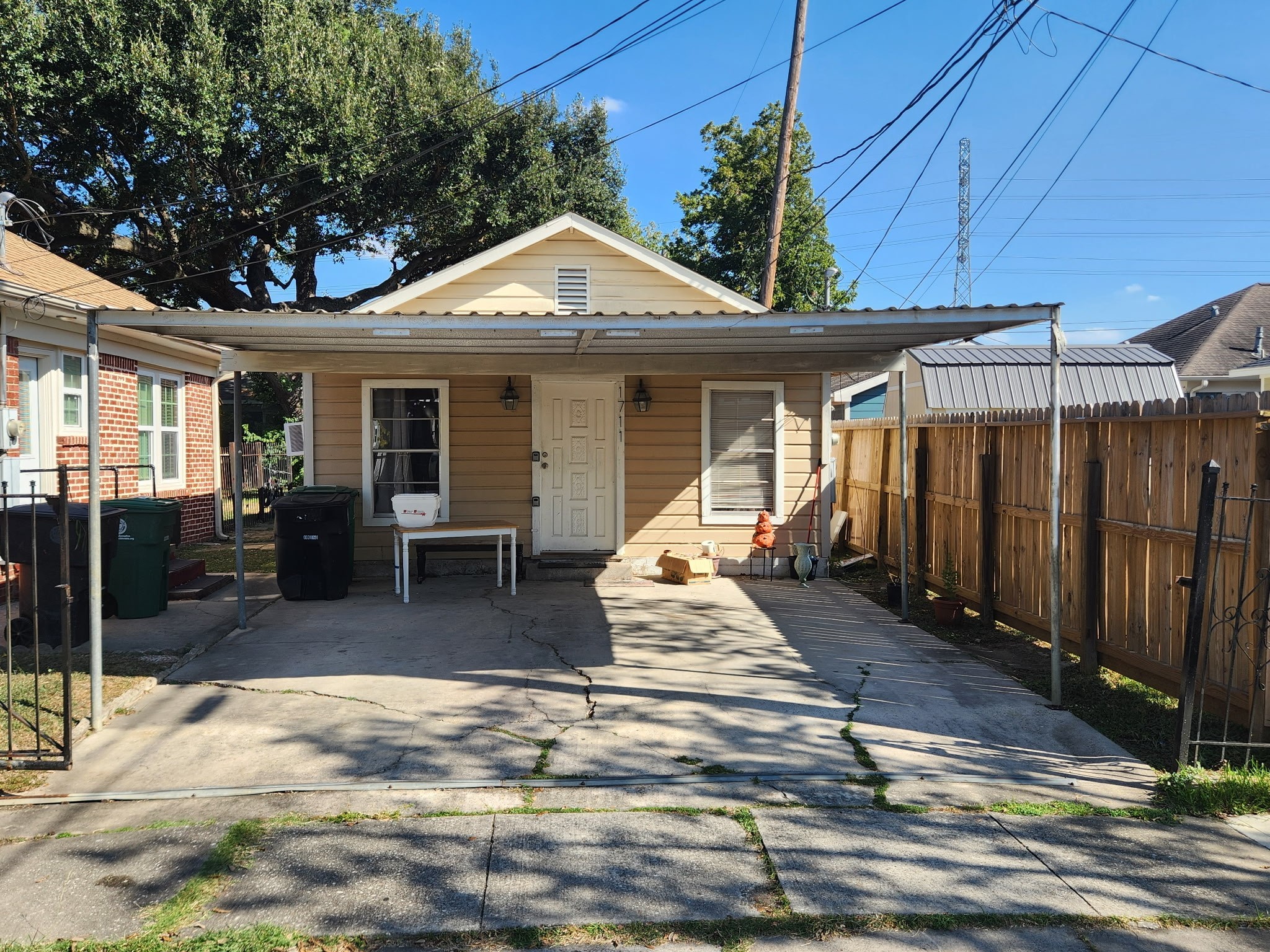 5302 Lindsay Street Houston, TX 77023 - Photo 18 of 37 a front view of a house with a yard