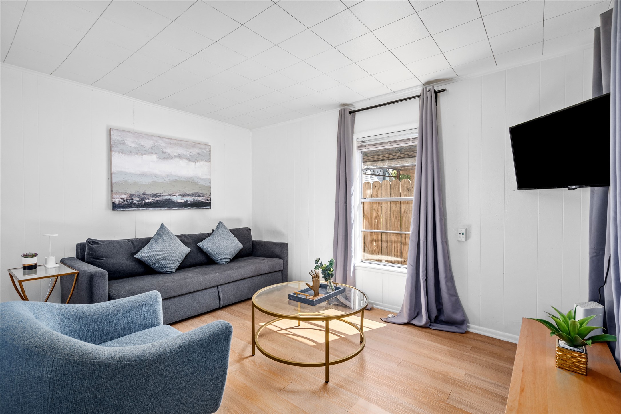 5302 Lindsay Street Houston, TX 77023 - Photo 23 of 37 a living room with furniture and a flat screen tv