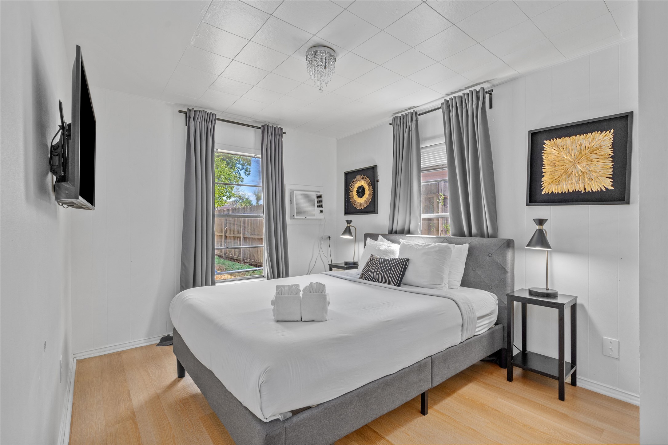 5302 Lindsay Street Houston, TX 77023 - Photo 27 of 37 a bedroom with a bed and window