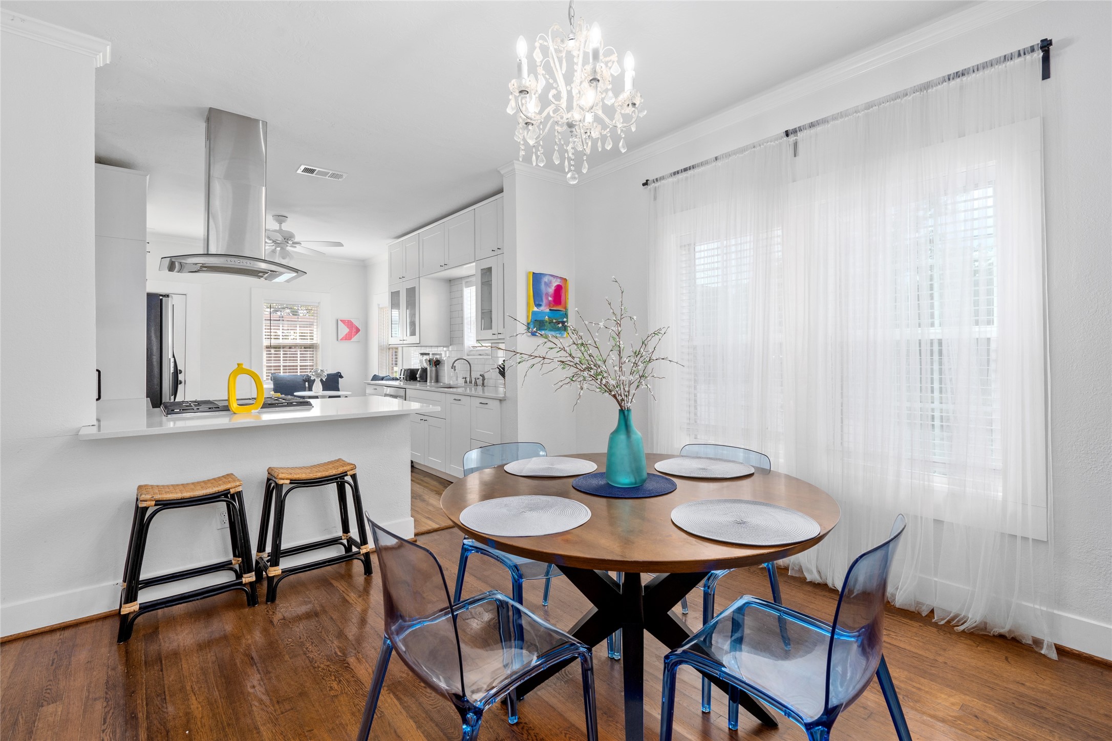 5302 Lindsay Street Houston, TX 77023 - Photo 7 of 37 a dining room with furniture and wooden floor