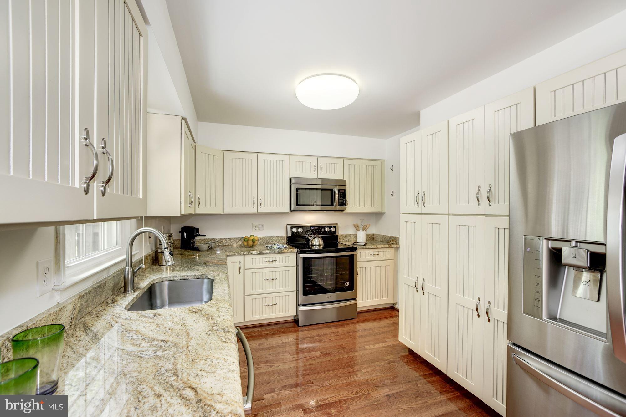 7401 Spring Tree Drive Springfield, VA 22153 - Photo 4 of 28 Granite Counters & Stainless Appliances