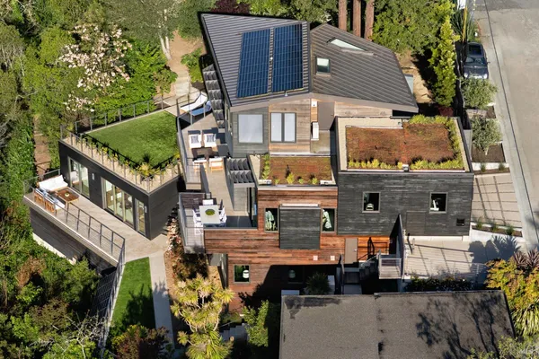 a view of building with outdoor space