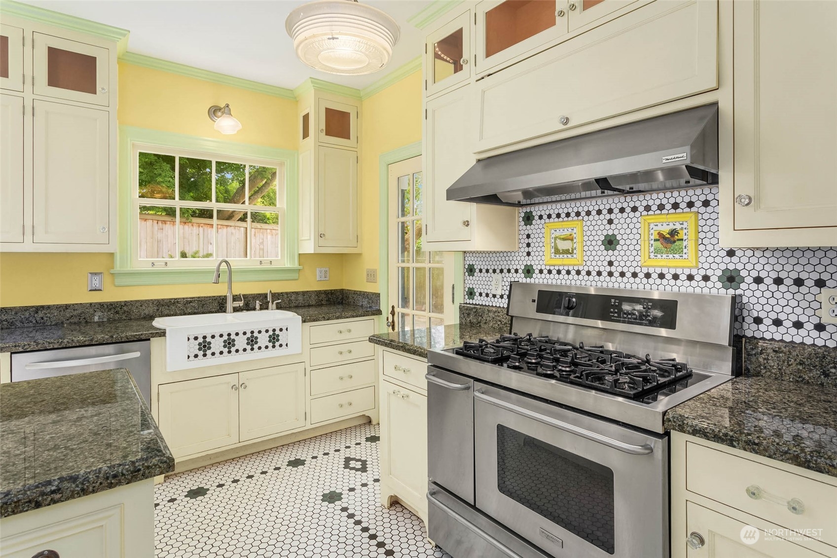 619 Laurel Drive Everett, WA 98201 - Photo 13 of 40