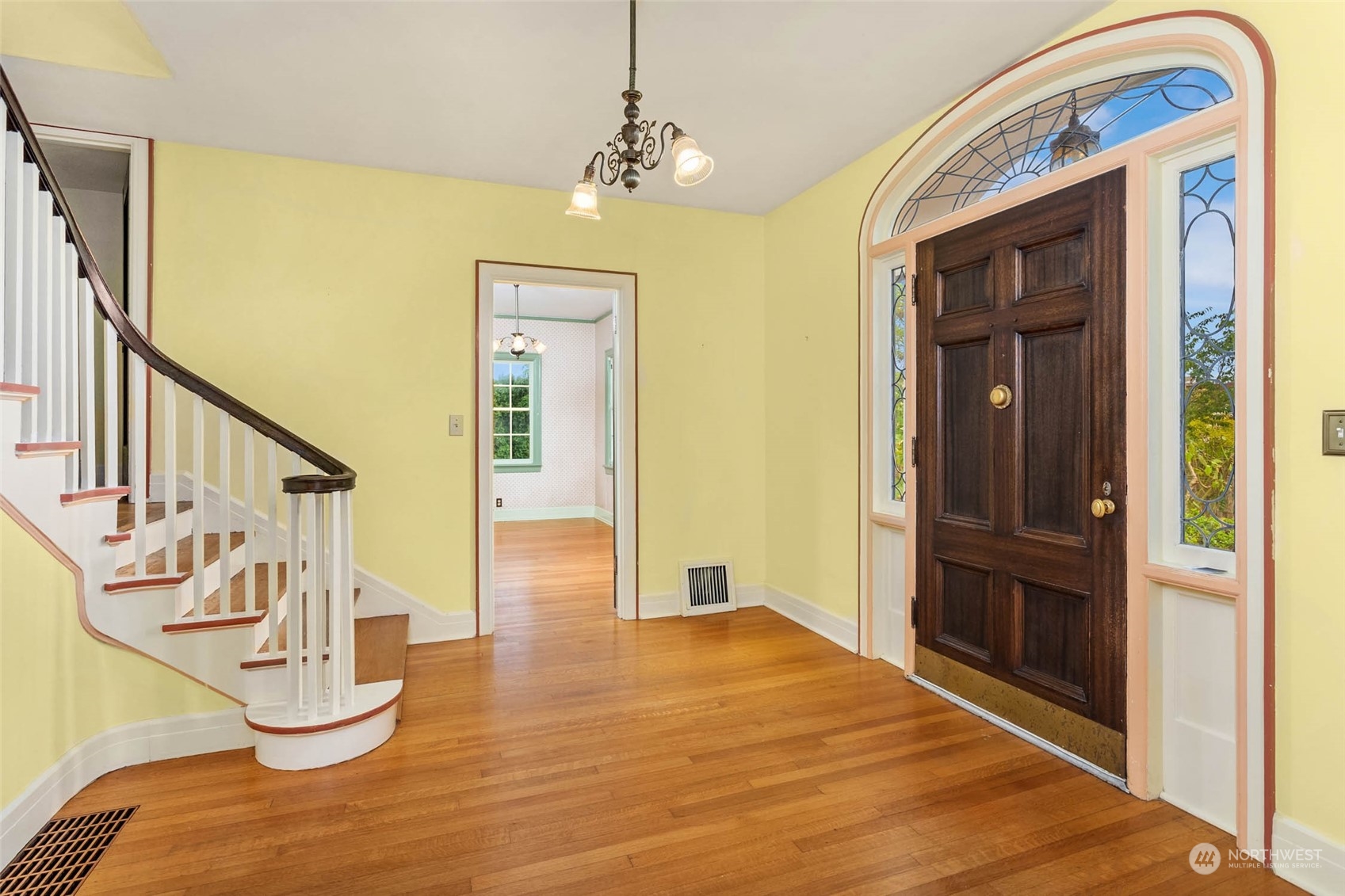 619 Laurel Drive Everett, WA 98201 - Photo 3 of 40