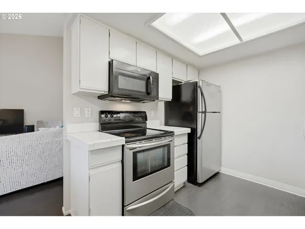 $275,000 | 86 Kingsgate Road, Unit H203, Lake Oswego, OR 97035